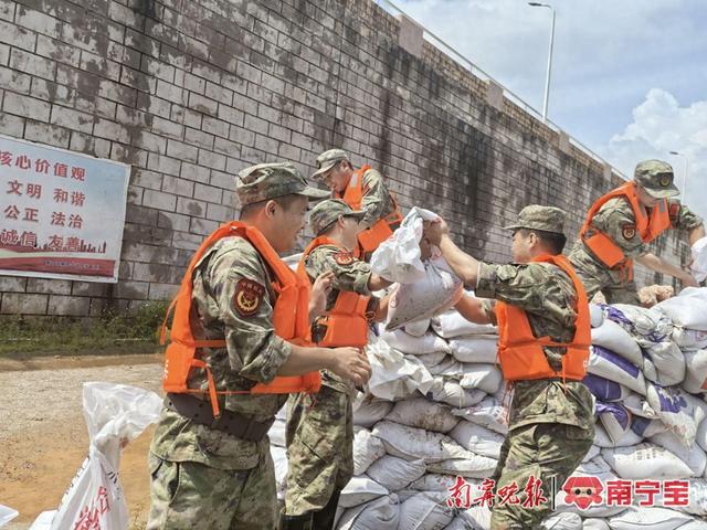 邕江河堤发现疑似管涌3处，南宁1946名学生转移